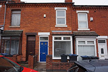 Available to let is a delightful and charming 2 bedroom mid terrace house with kitchen and bathroom.